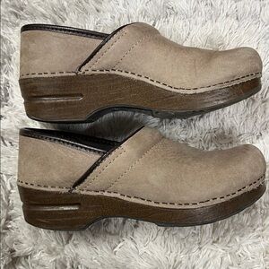 Dansko tan Suede Professional Clogs
